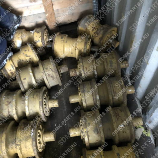 Каток опорный двубортный KOMATSU B4037000M00 2