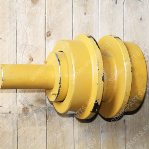 Каток поддерживающий 175-30-00517 KOMATSU D155A-1 175-30-00516