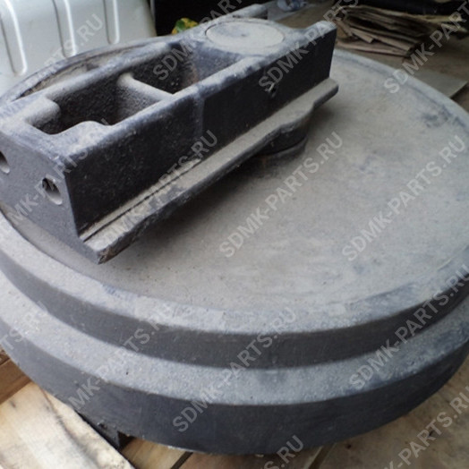 Колесо направляющее HYUNDAI R500LC-7 81E7-01030