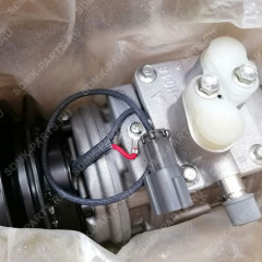 Компрессор кондиционера KOMATSU D155A-5 11Y-979-5450 Компрессор кондиционера KOMATSU D155A-5 11Y-979-5450